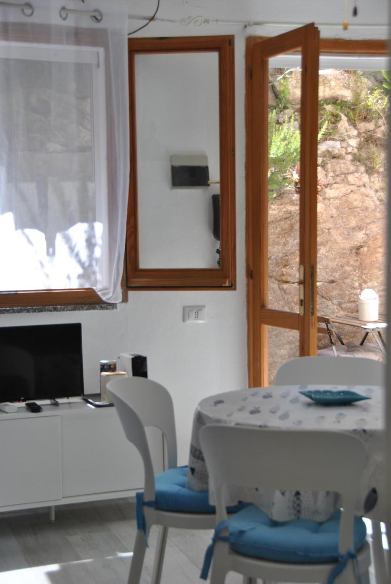 Casa Vacanze Casti - 41 Calasetta Exterior photo